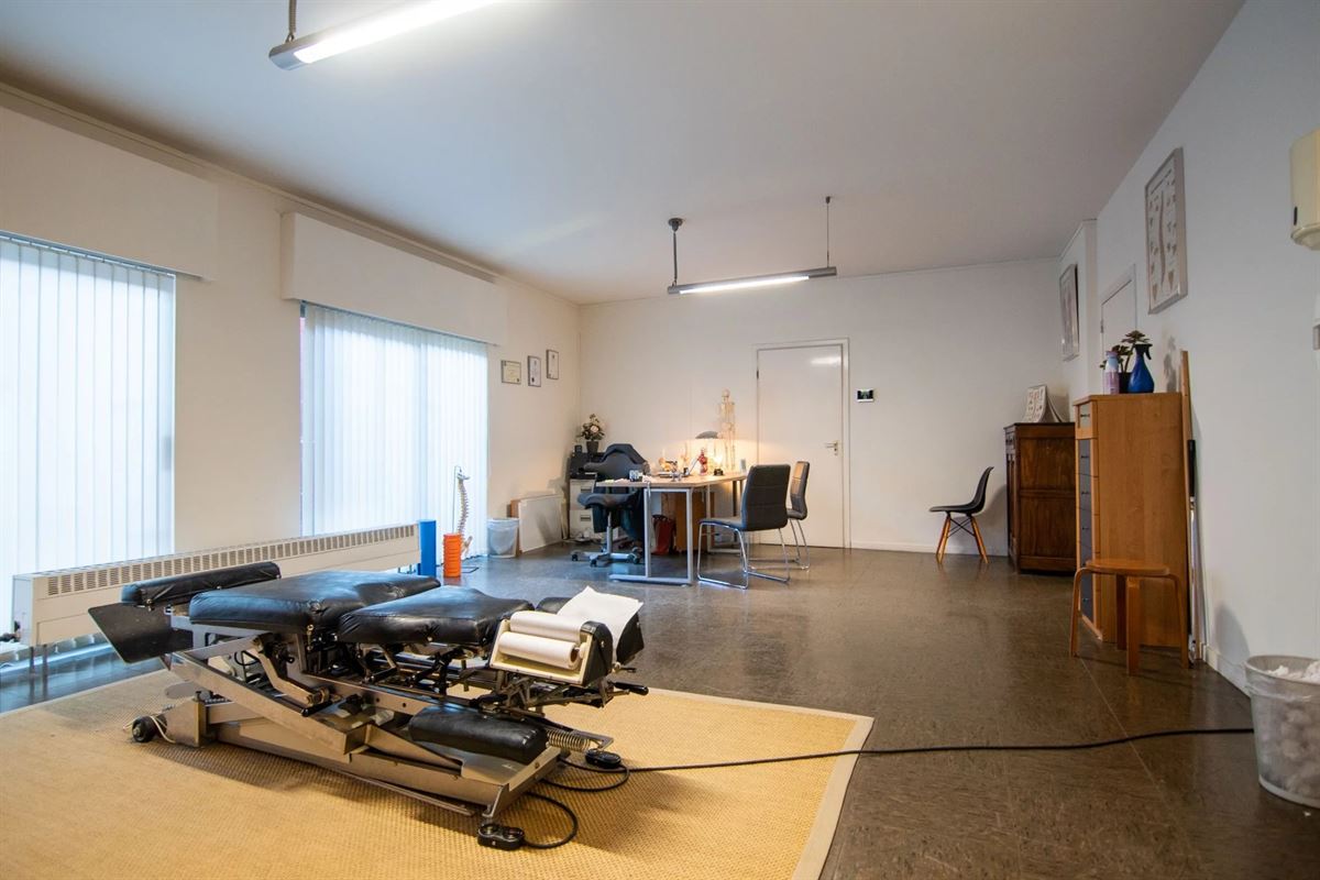 PRAKTIJK-/KANTOORRUIMTE TEGENOVER HET ZIEKENHUIS!