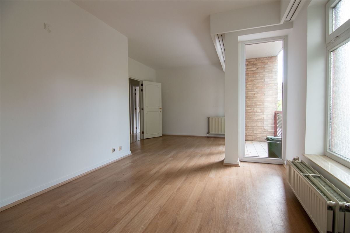 Ruim appartement met twee zeer ruime slaapkamers en terras!
