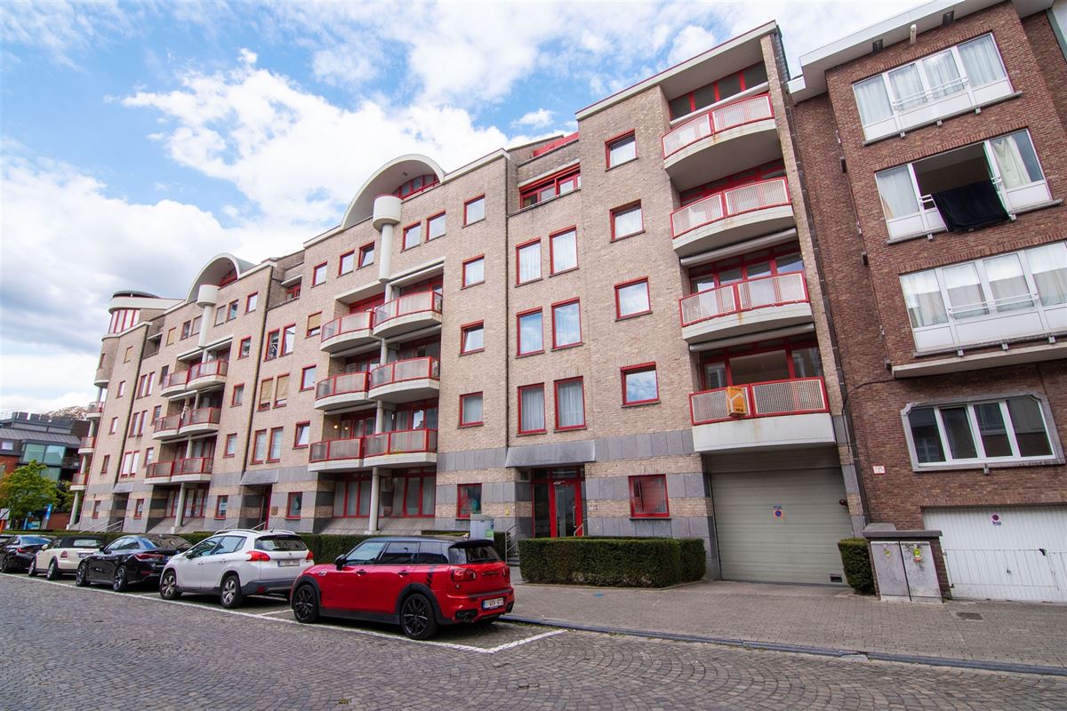 Ruim appartement met twee zeer ruime slaapkamers en terras!