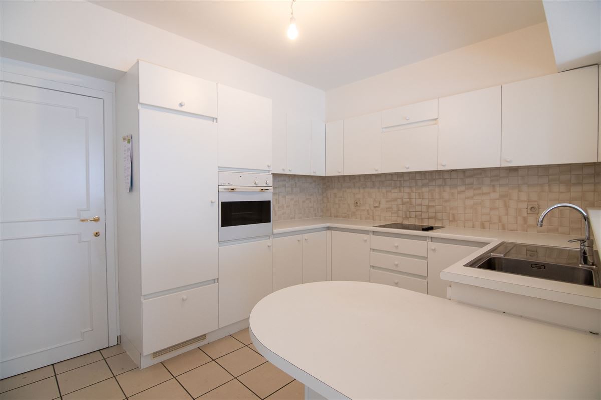 Ruim appartement met twee zeer ruime slaapkamers en terras!