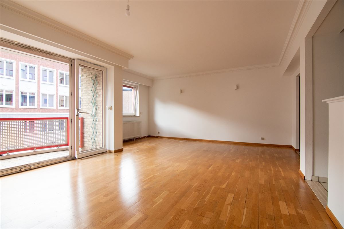 Ruim appartement met twee zeer ruime slaapkamers en terras!
