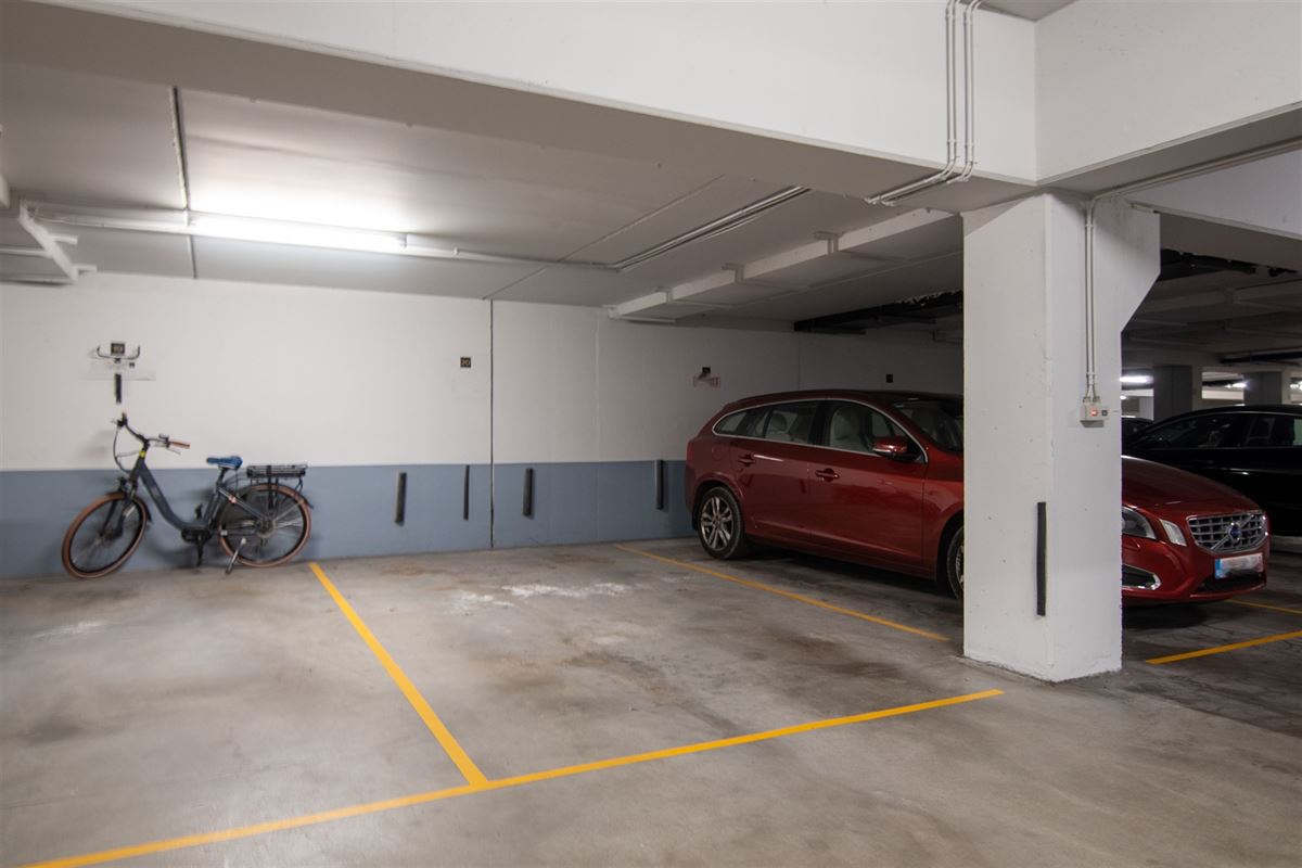 Ruim appartement met twee zeer ruime slaapkamers en terras!