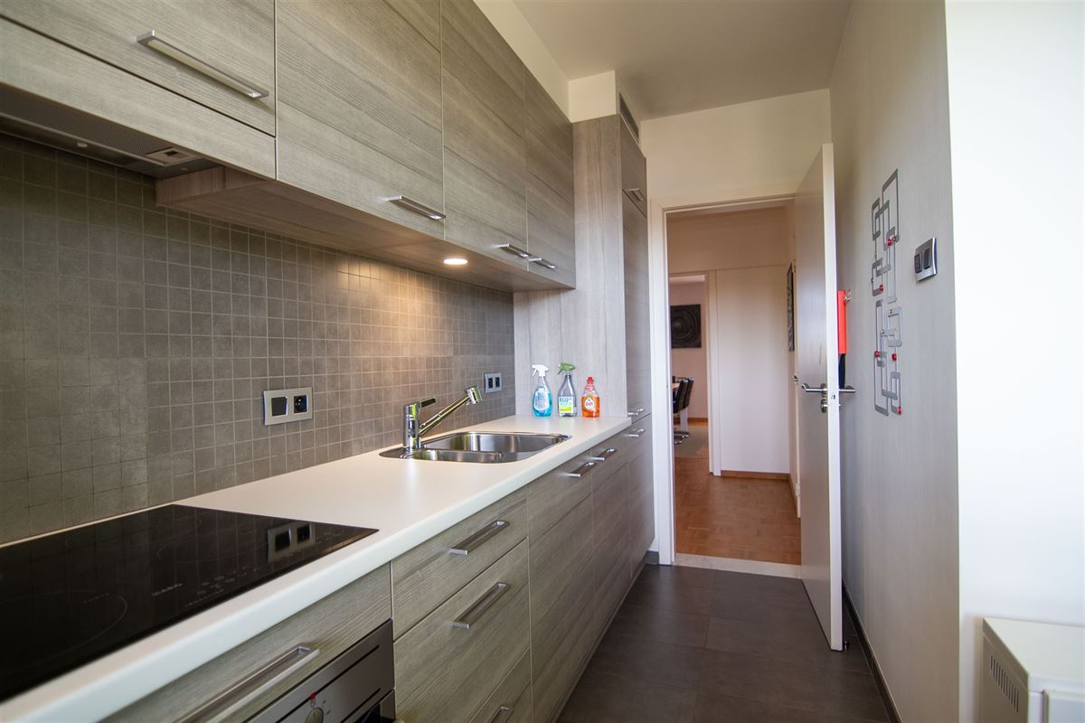 Appartement met twee slaapkamers, terras en garage.