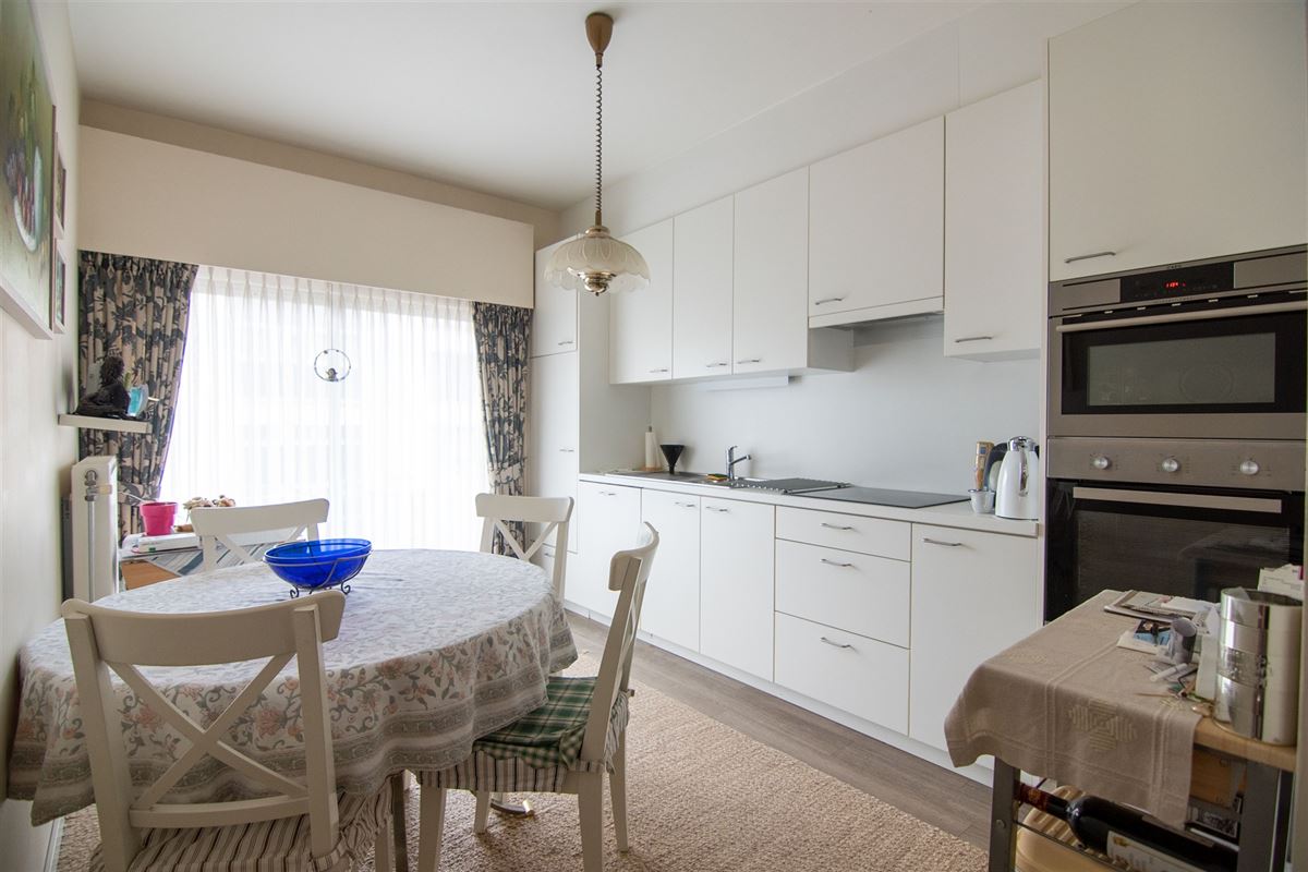 Bijzonder ruim appartement met maar liefst 158 m2 en 3 slpk.