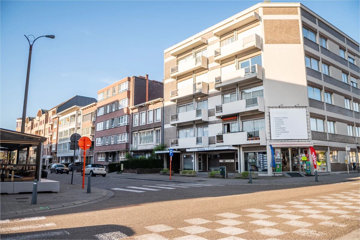 PRAKTIJK-/KANTOORRUIMTE TEGENOVER HET ZIEKENHUIS!
