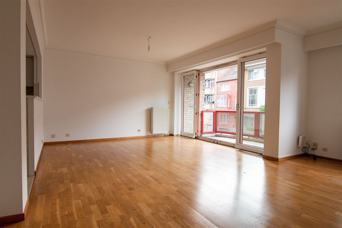 Ruim appartement met twee zeer ruime slaapkamers en terras!
