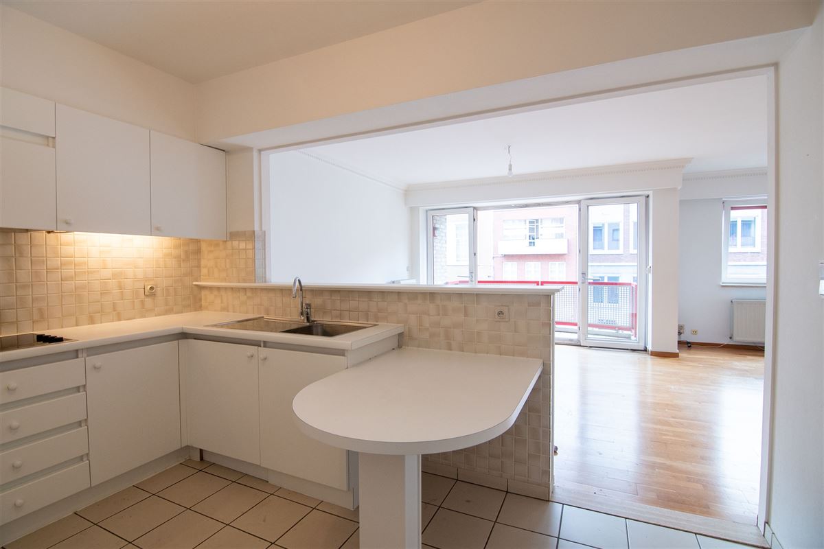 Ruim appartement met twee zeer ruime slaapkamers en terras!