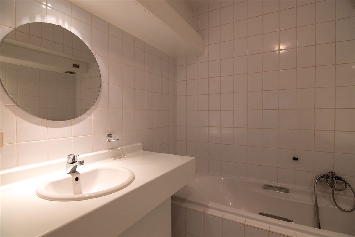 Ruim appartement met twee zeer ruime slaapkamers en terras!