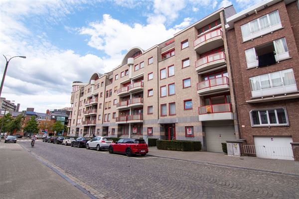 Ruim appartement met twee zeer ruime slaapkamers en terras!