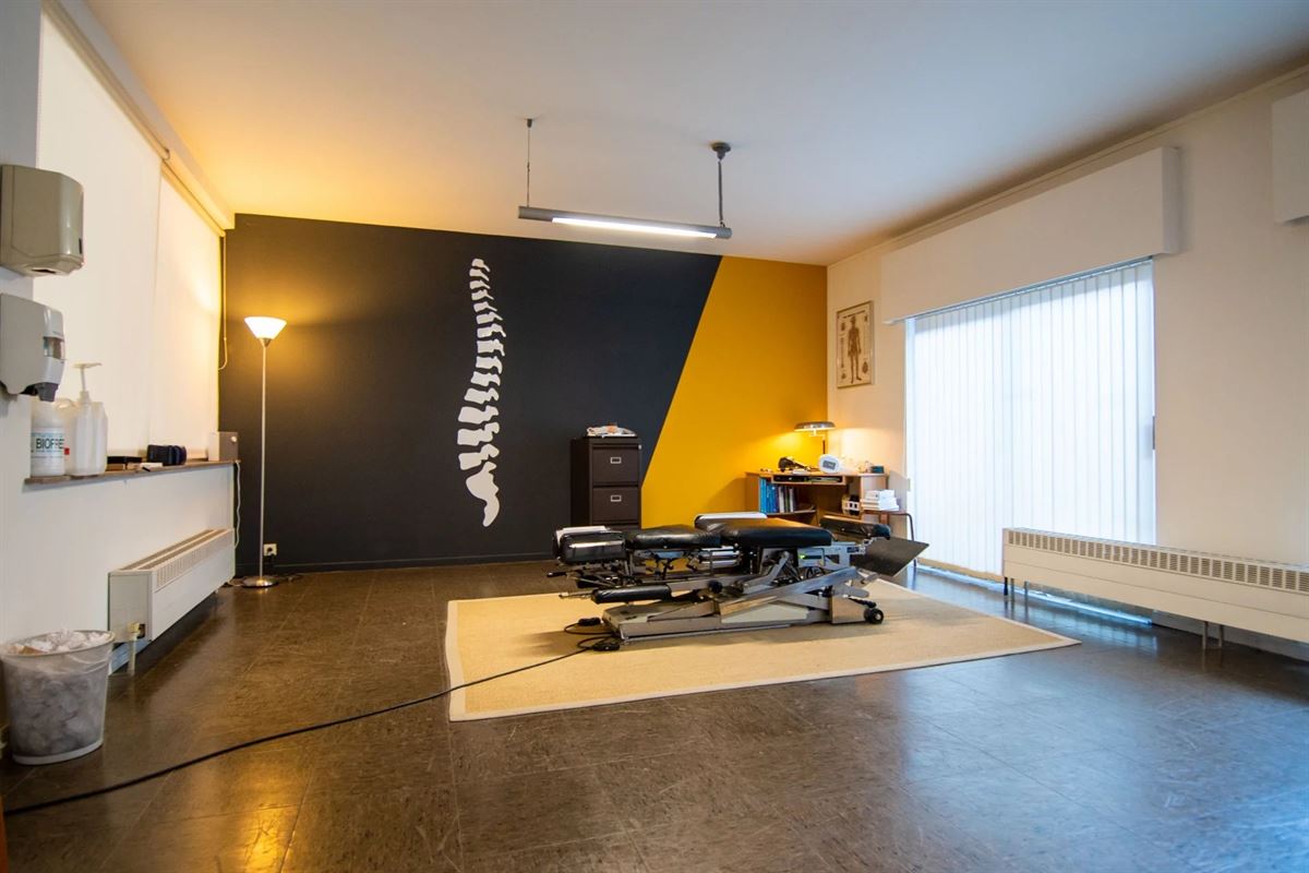 PRAKTIJK-/KANTOORRUIMTE TEGENOVER HET ZIEKENHUIS!