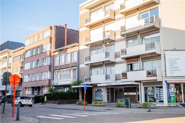PRAKTIJK-/KANTOORRUIMTE TEGENOVER HET ZIEKENHUIS!