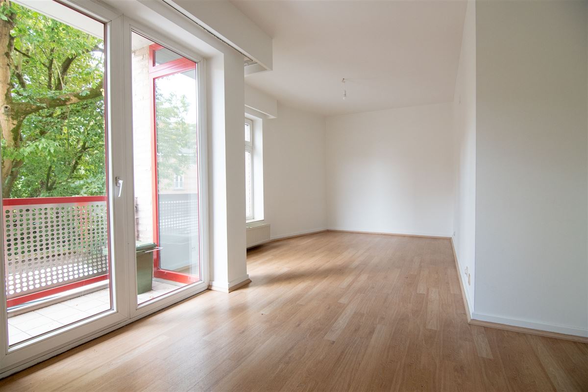 Ruim appartement met twee zeer ruime slaapkamers en terras!