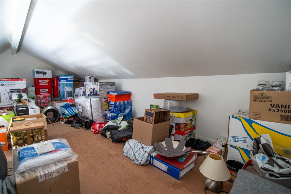 Handelsruimte met appartement op de Kempische Steenweg!