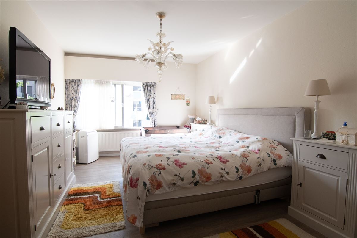 Bijzonder ruim appartement met maar liefst 158 m2 en 3 slpk.