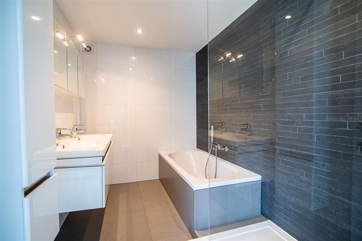 Gelijkvloers appartement met ruim terras in het centrum!