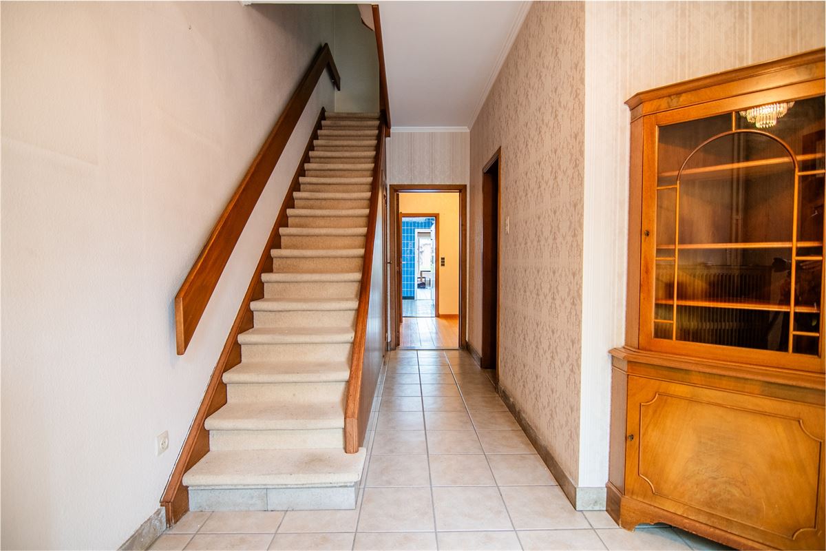 Te renoveren gezinswoning in een bijzonder aangename buurt!