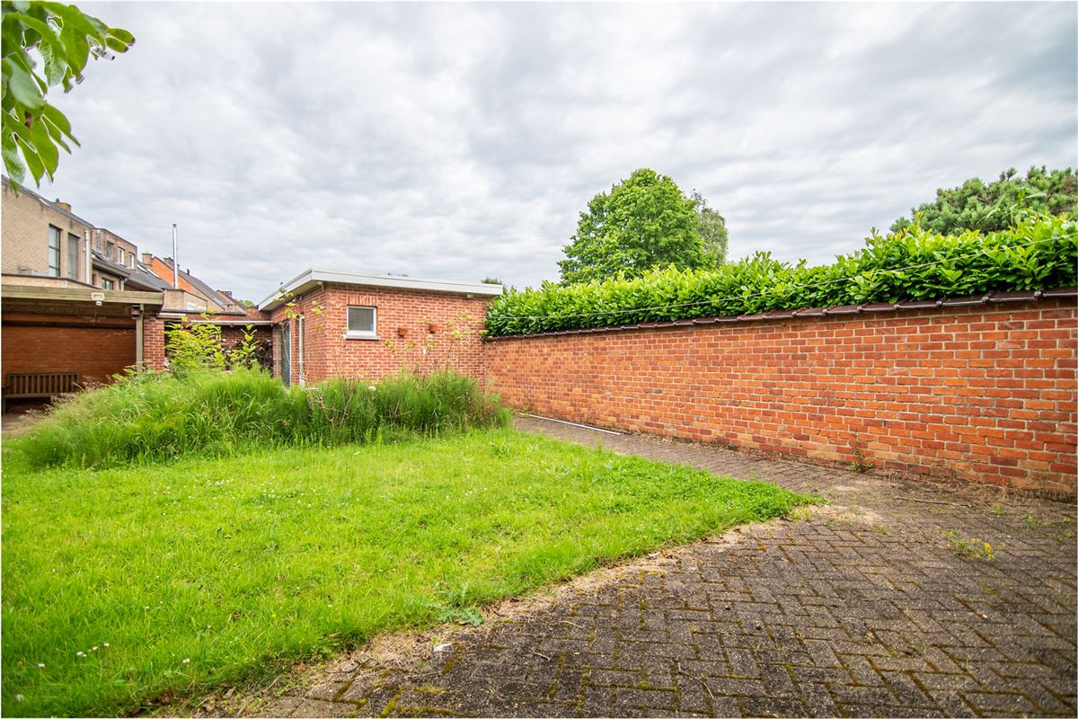 Te renoveren gezinswoning in een bijzonder aangename buurt!