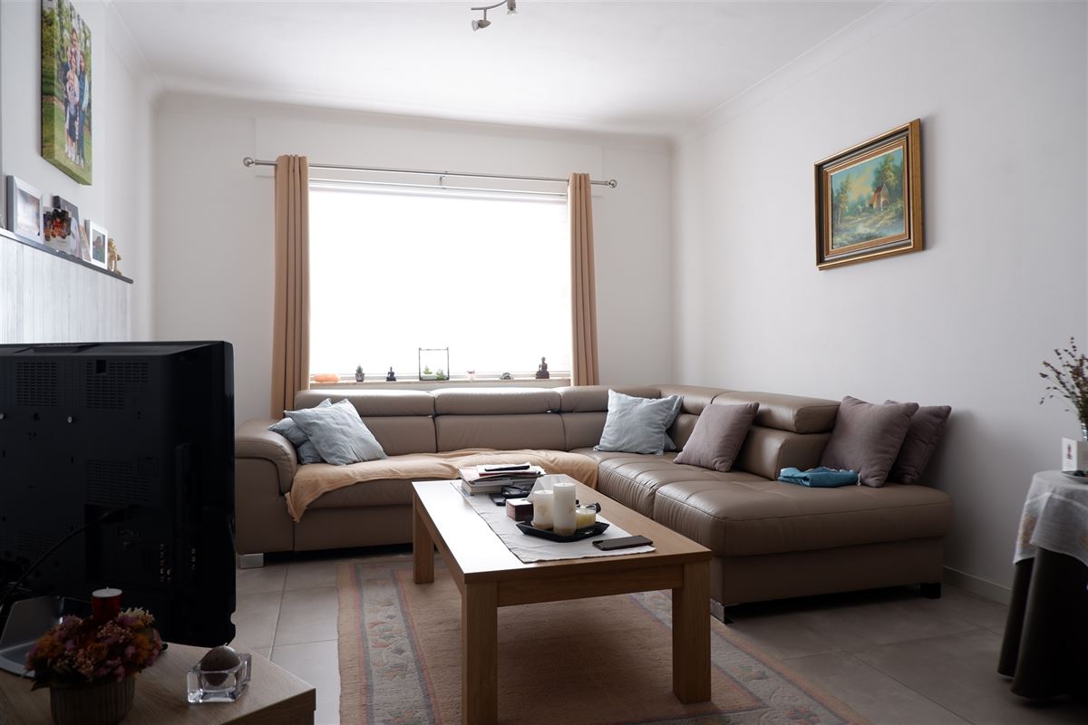 Verhuurde, open bebouwing met drie slaapkamers en ruime tuin