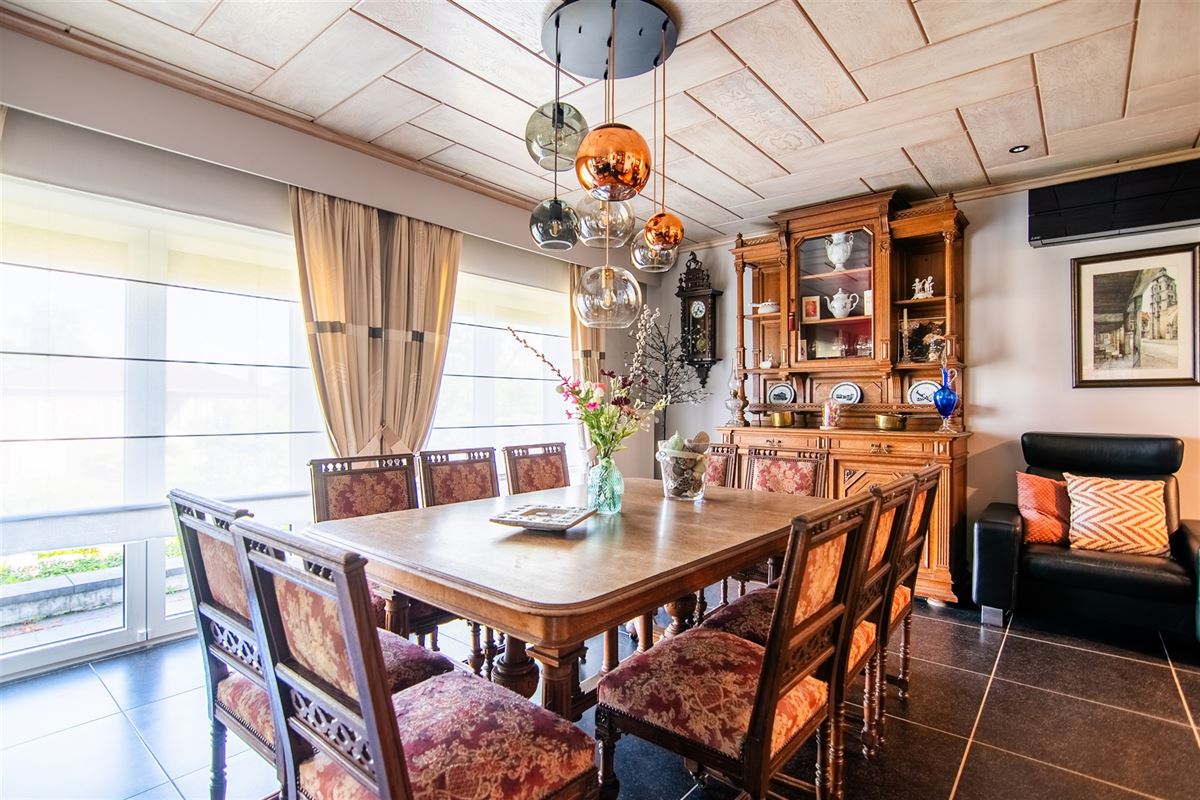 Ruime gezinswoning met naastgelegen grond.