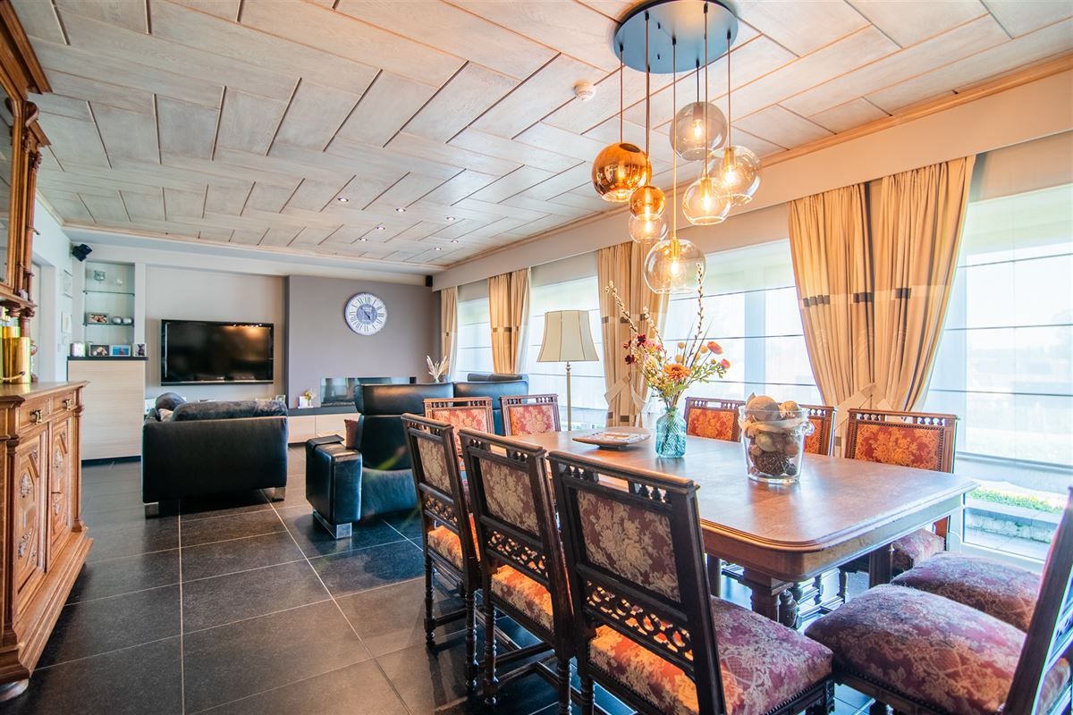 Ruime gezinswoning met naastgelegen grond.