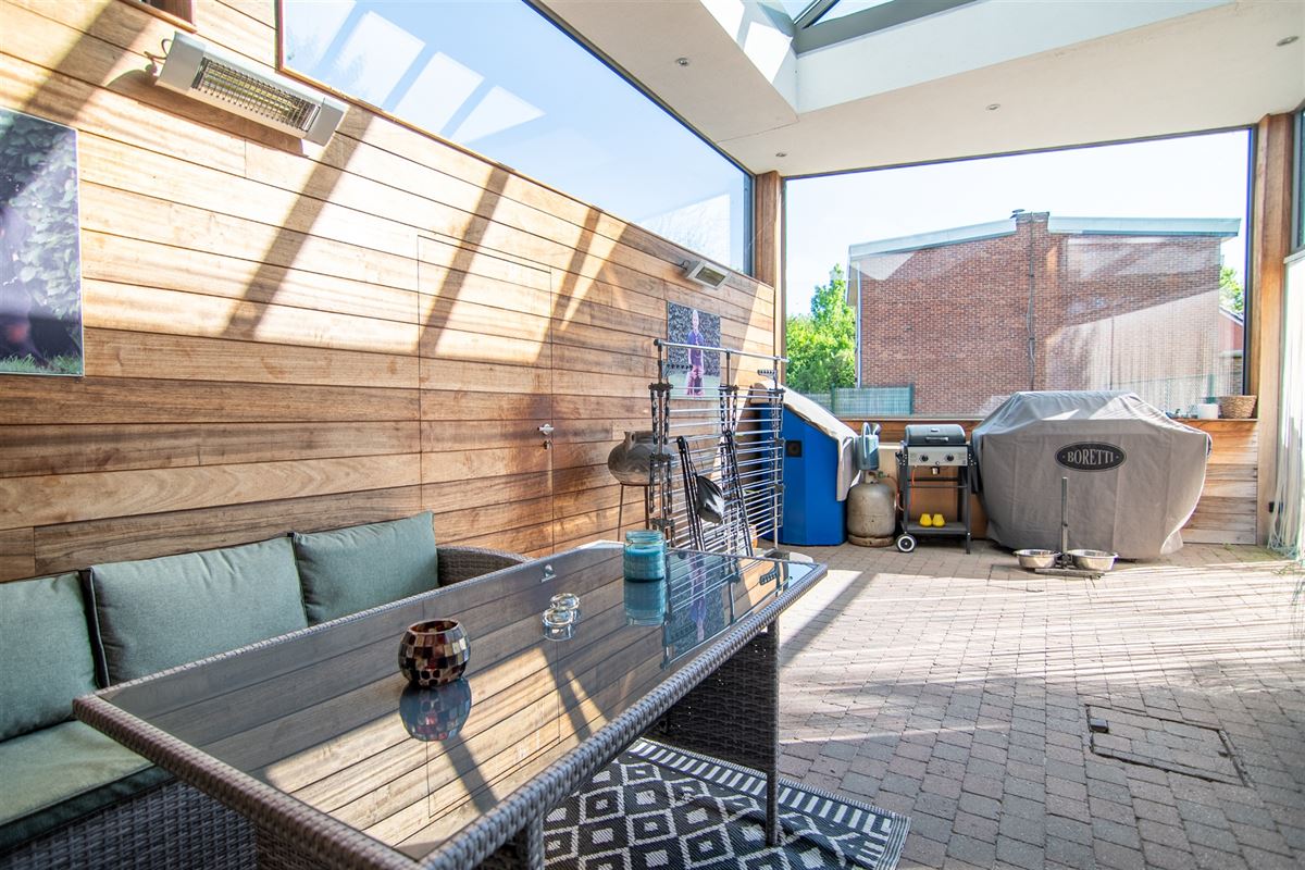 Ruime gezinswoning met naastgelegen grond.