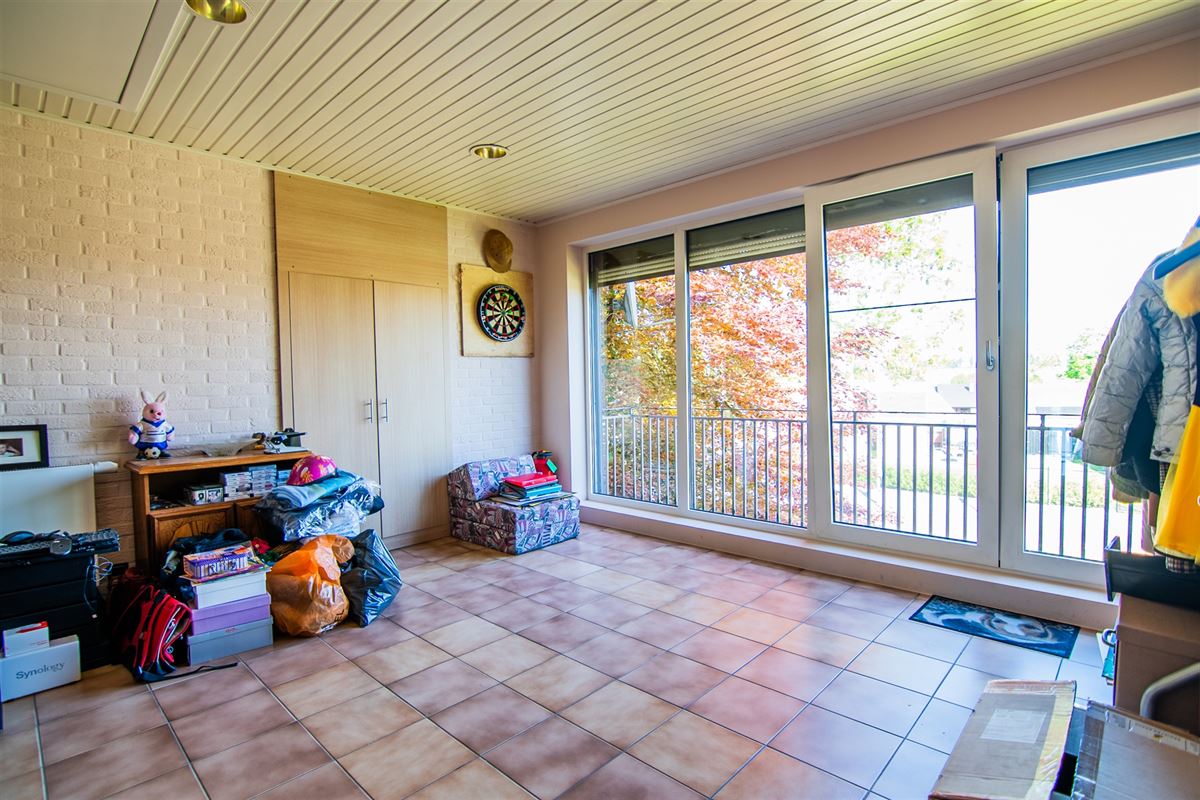 Ruime gezinswoning met naastgelegen grond.