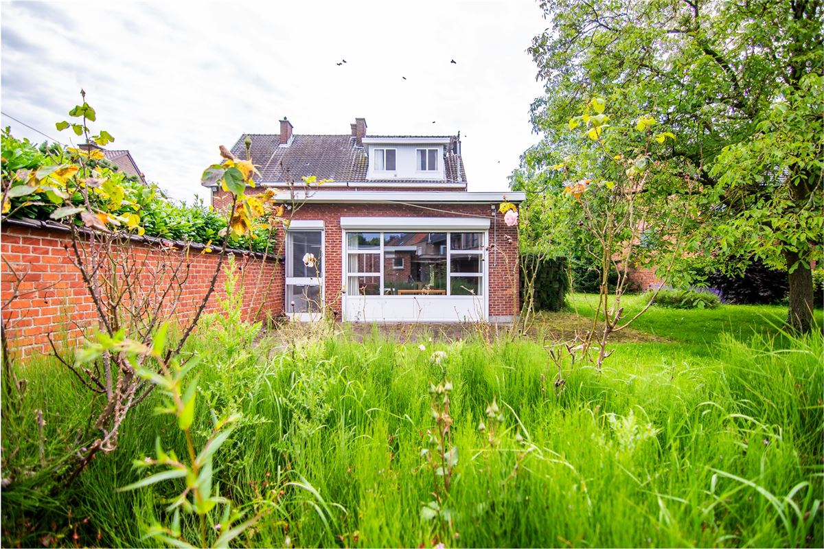 Te renoveren gezinswoning in een bijzonder aangename buurt!