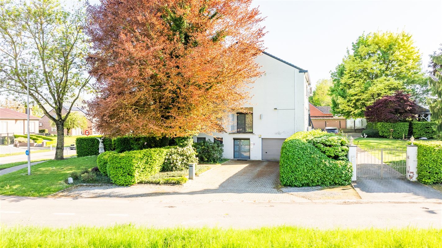 Ruime gezinswoning met naastgelegen grond.