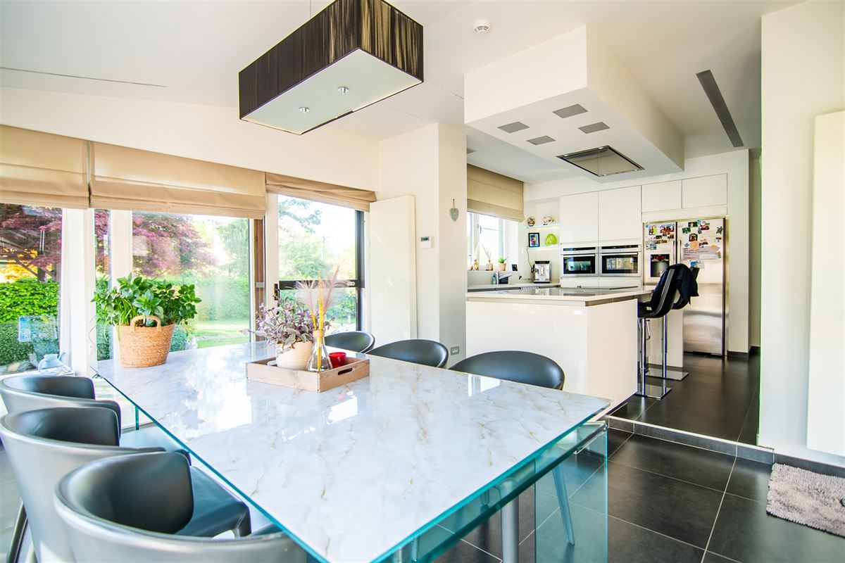 Ruime gezinswoning met naastgelegen grond.