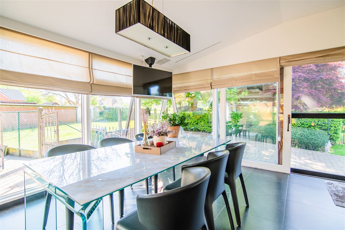 Ruime gezinswoning met naastgelegen grond.