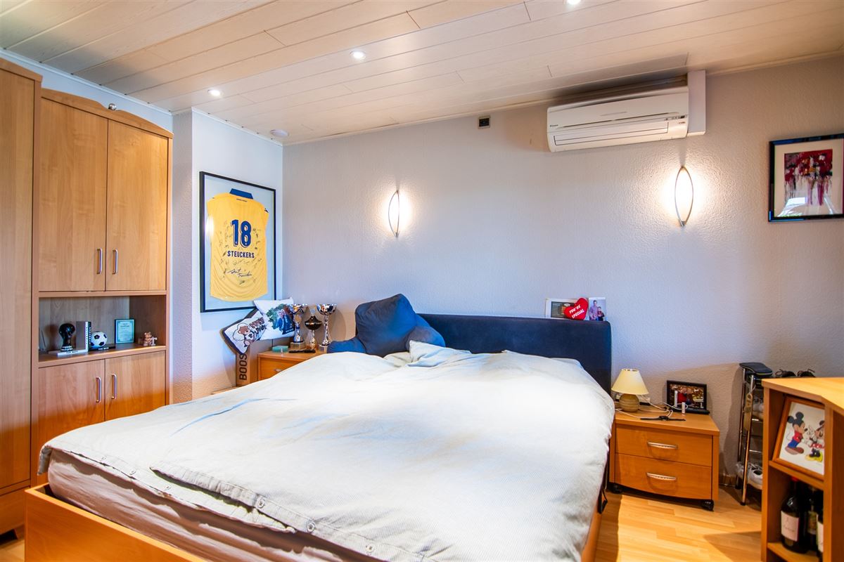 Ruime gezinswoning met naastgelegen grond.