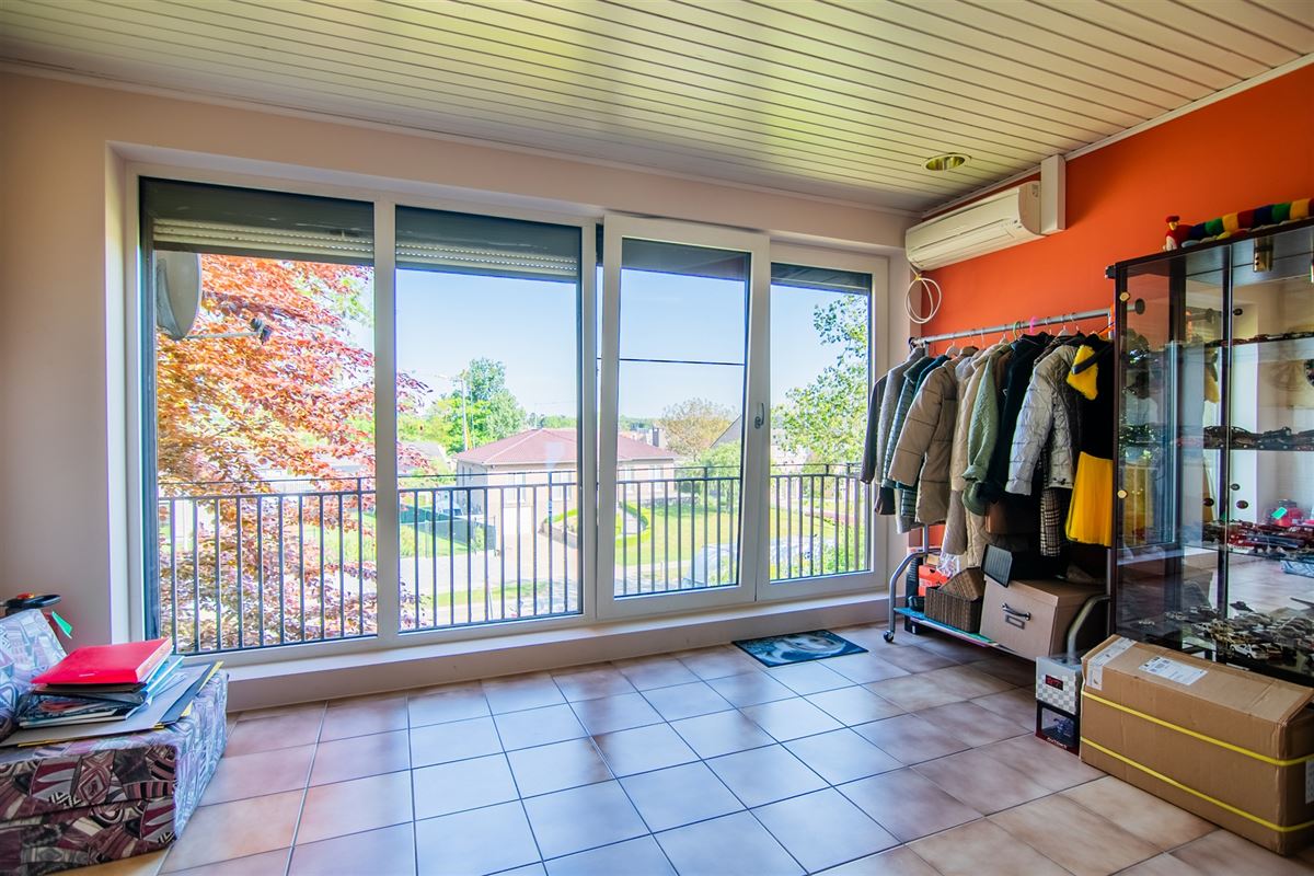 Ruime gezinswoning met naastgelegen grond.