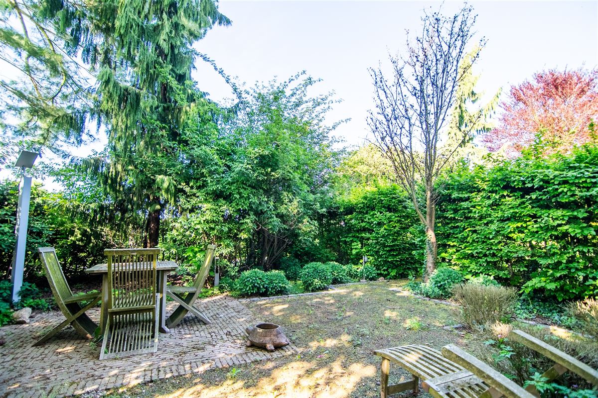 Ruime gezinswoning met naastgelegen grond.