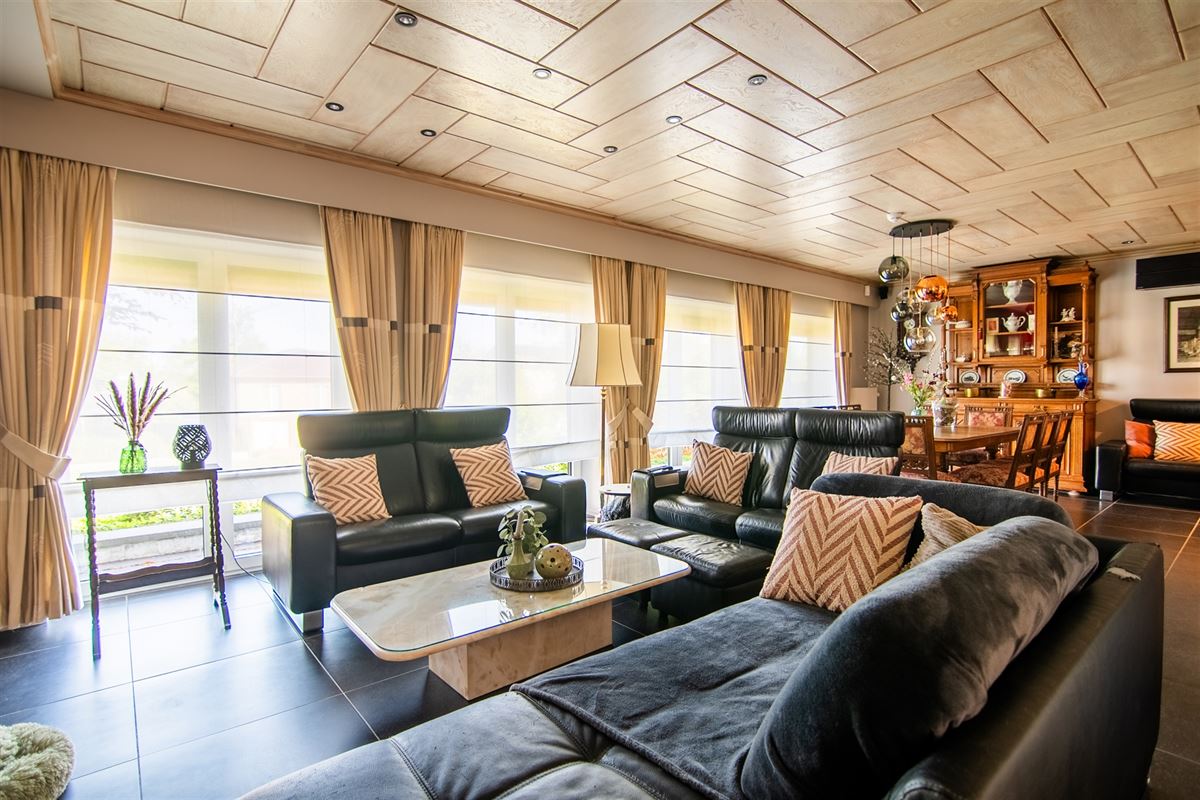 Ruime gezinswoning met naastgelegen grond.