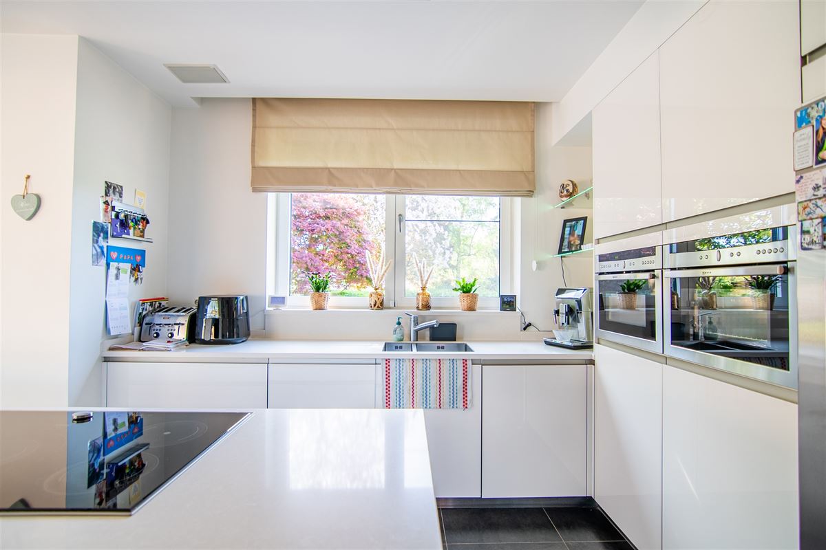 Ruime gezinswoning met naastgelegen grond.