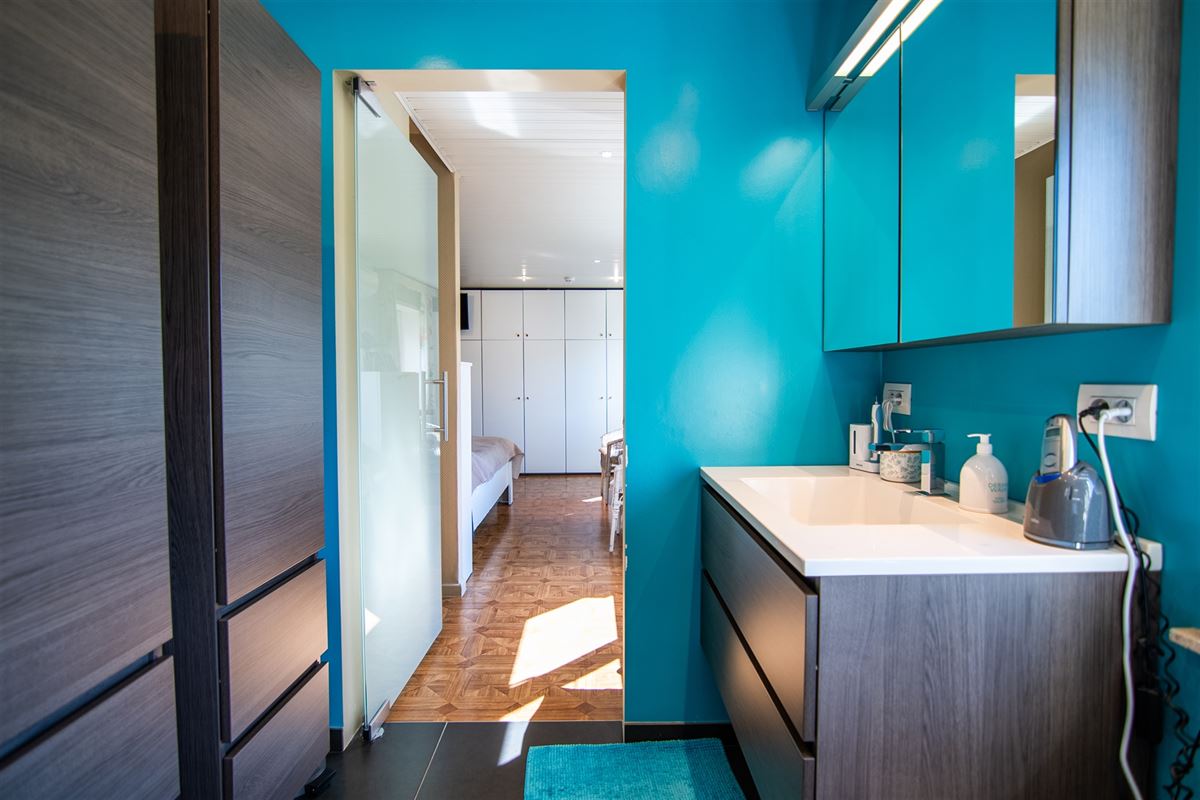 Ruime gezinswoning met naastgelegen grond.