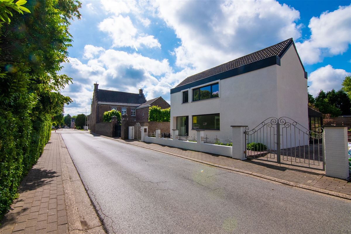 Stijlvol gerenoveerde villa met zuid-gerichte tuin