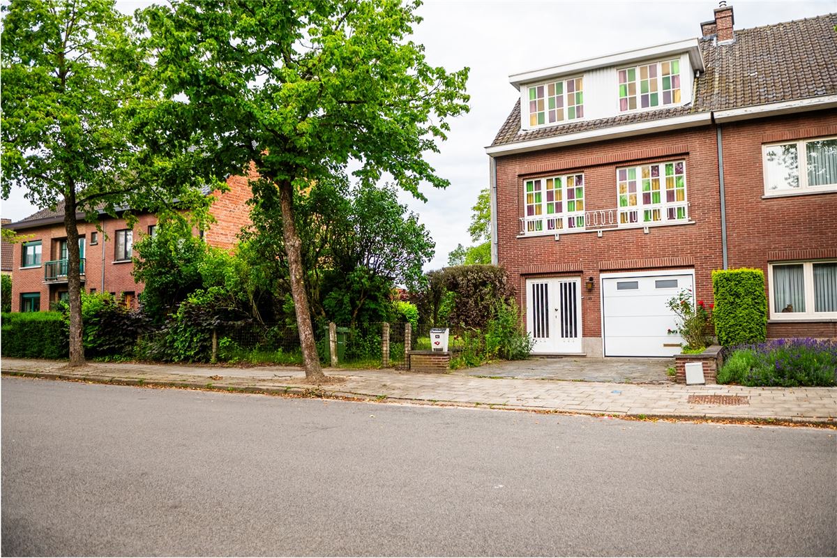 Te renoveren gezinswoning in een bijzonder aangename buurt!