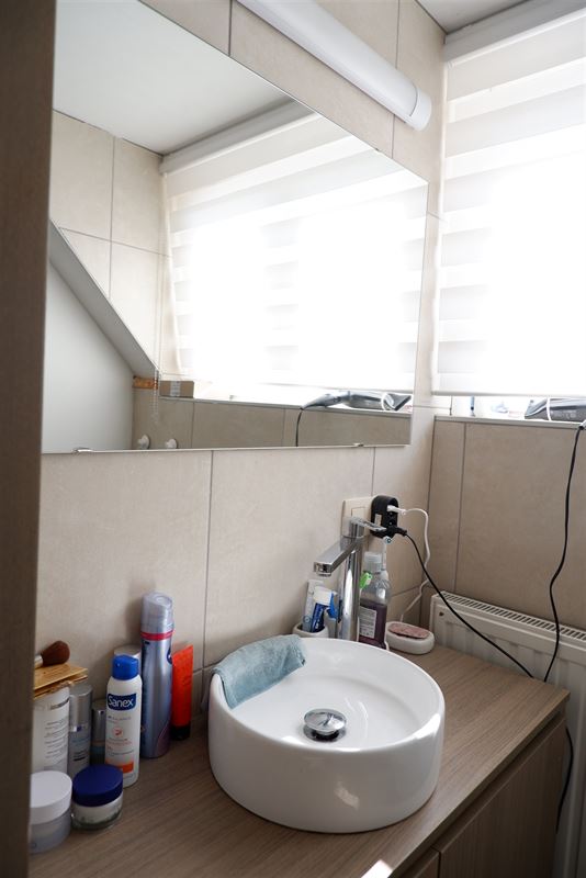 Verhuurde, open bebouwing met drie slaapkamers en ruime tuin