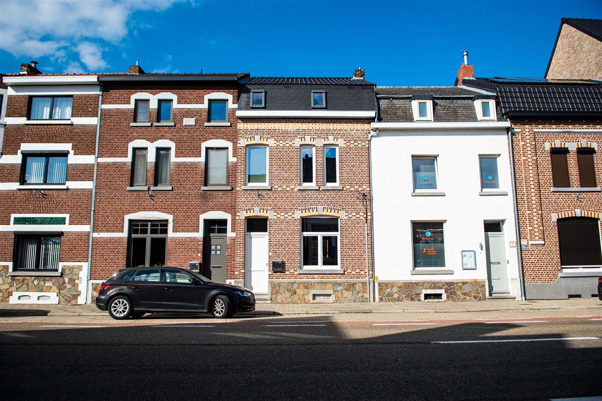 Te renoveren rijwoning, aan de rand van het stadscentrum!