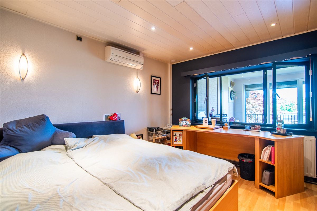 Ruime gezinswoning met naastgelegen grond.