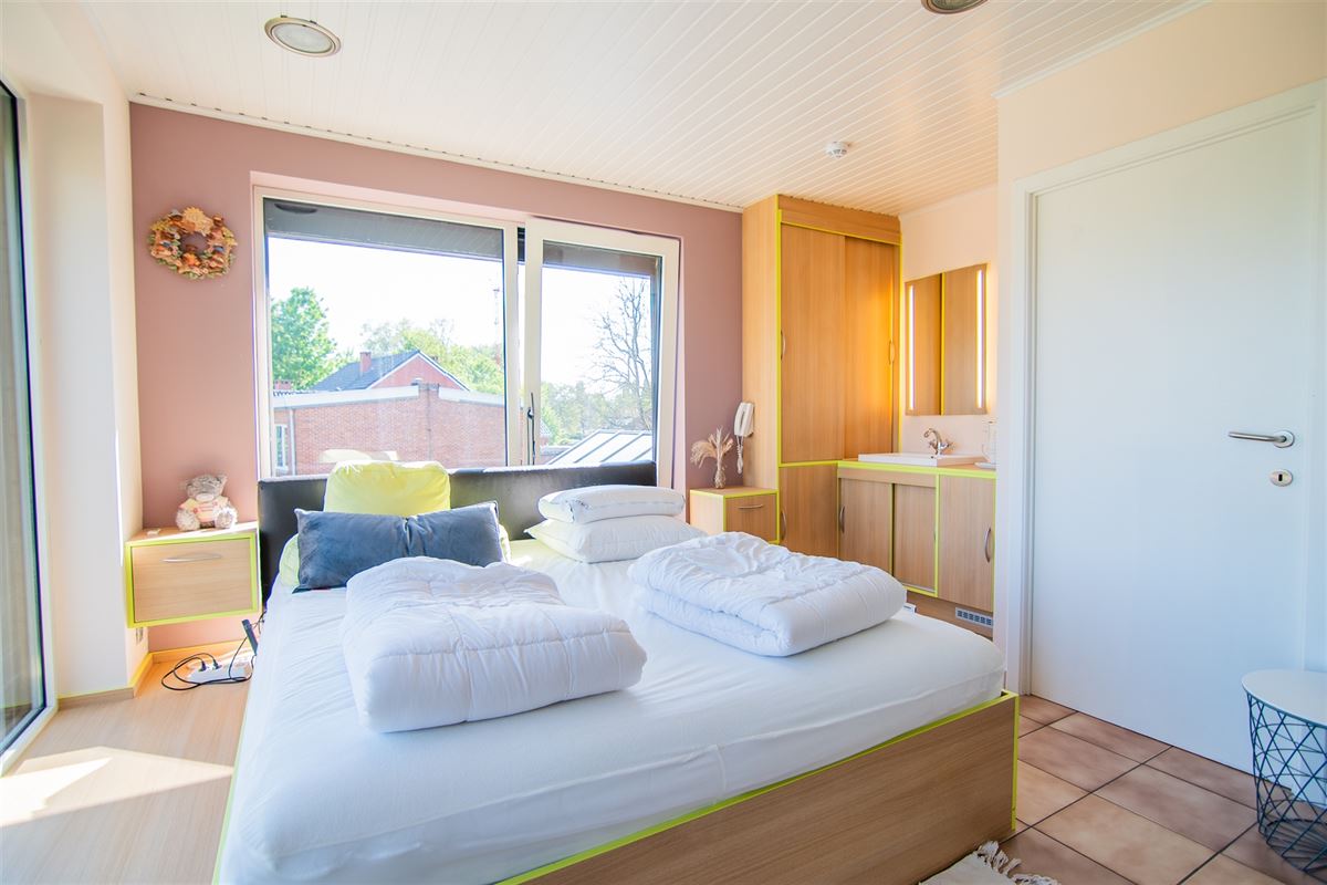 Ruime gezinswoning met naastgelegen grond.