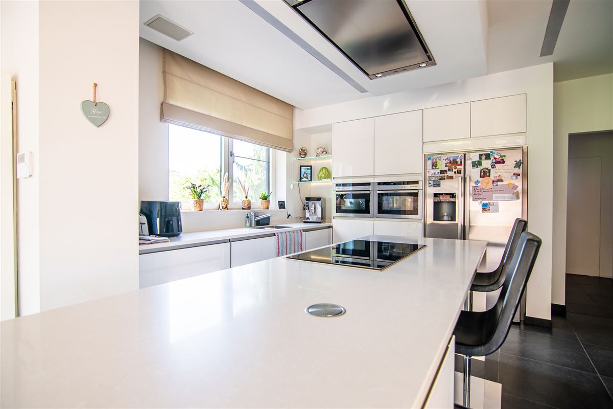 Ruime gezinswoning met naastgelegen grond.