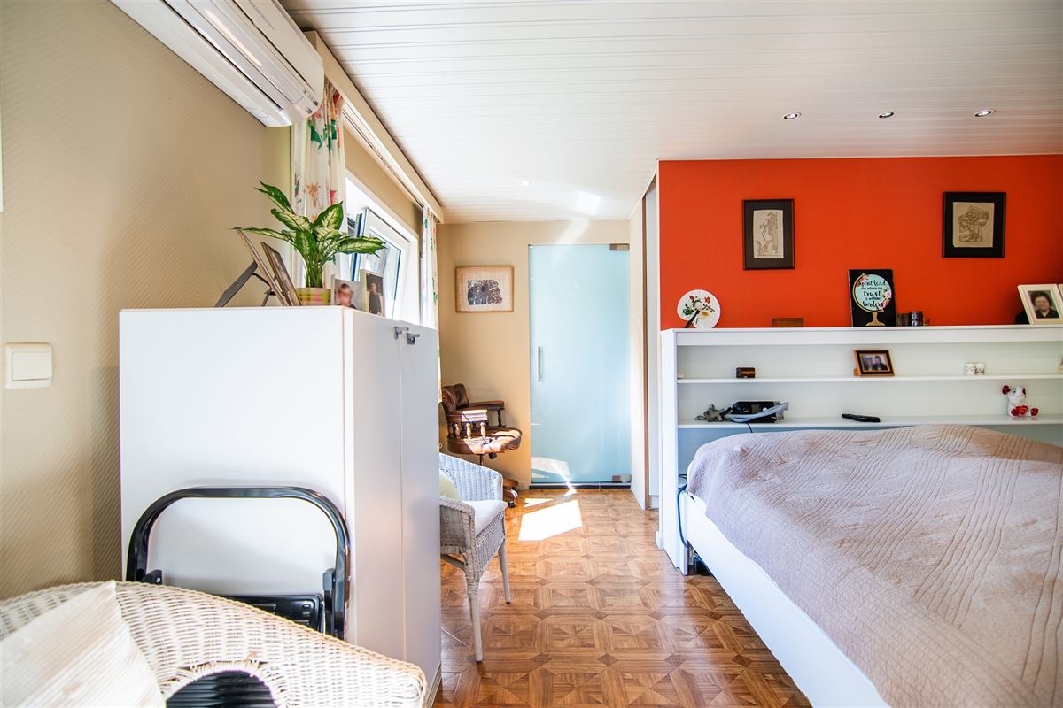 Ruime gezinswoning met naastgelegen grond.