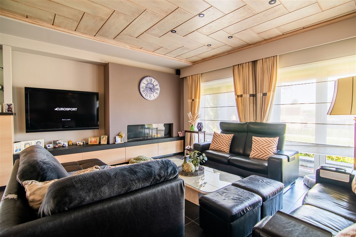 Ruime gezinswoning met naastgelegen grond.