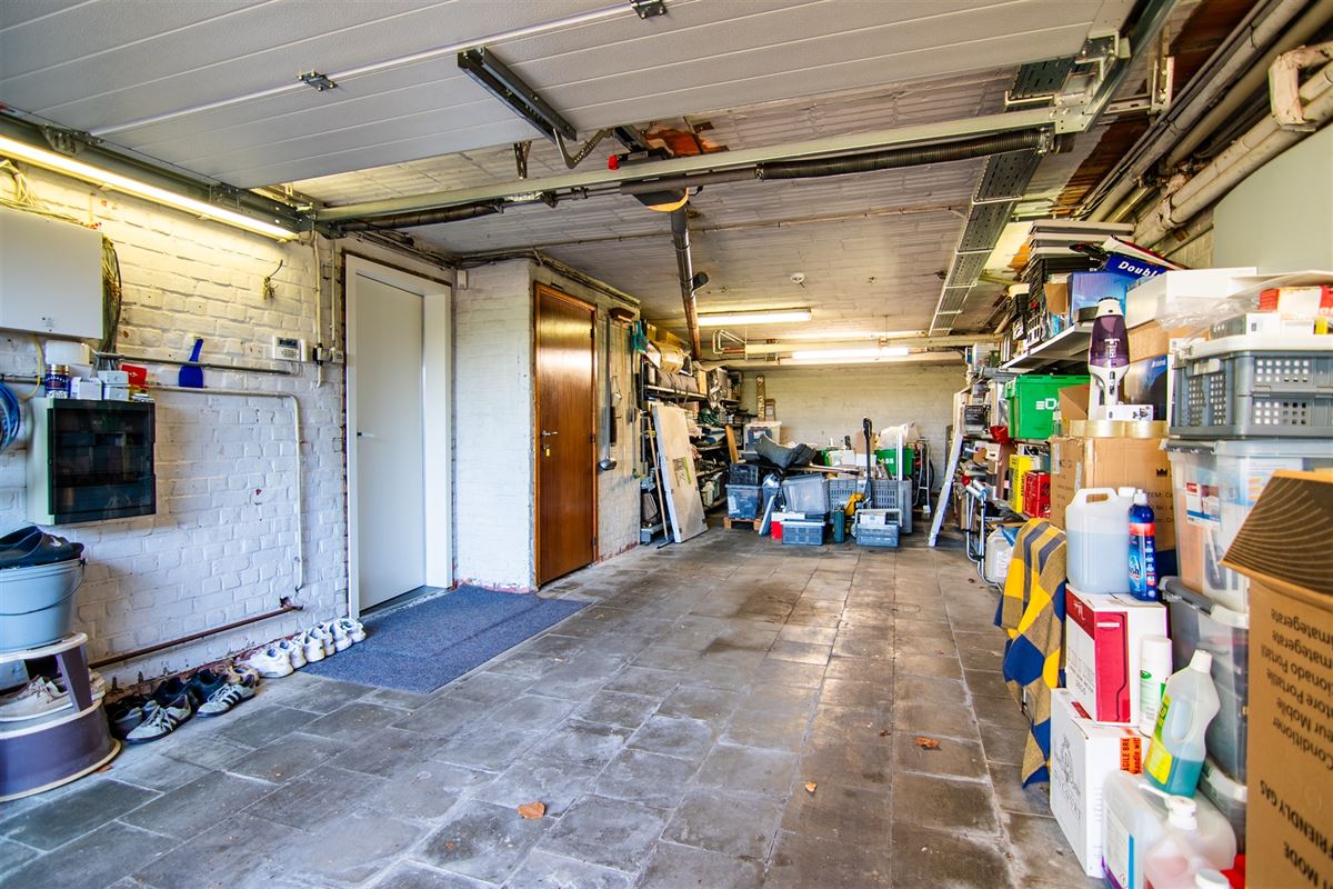 Ruime gezinswoning met naastgelegen grond.