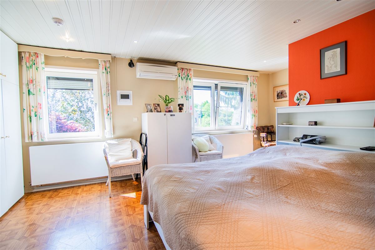 Ruime gezinswoning met naastgelegen grond.