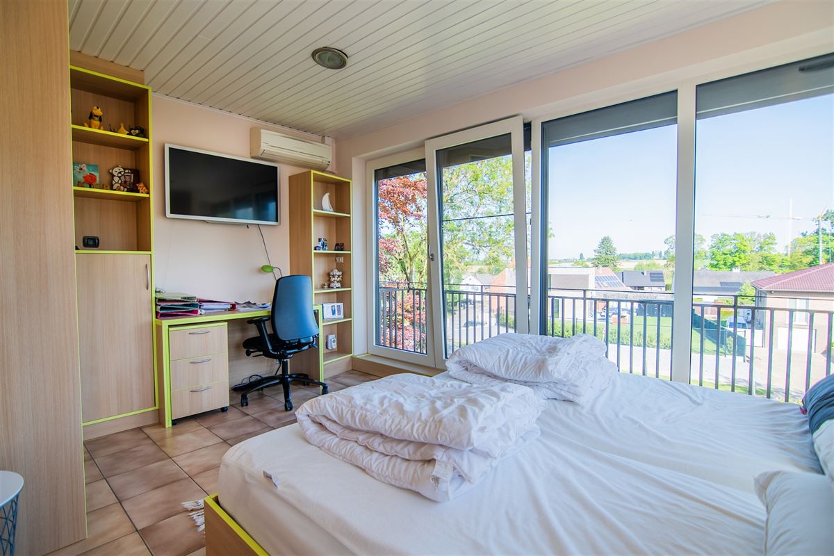 Ruime gezinswoning met naastgelegen grond.