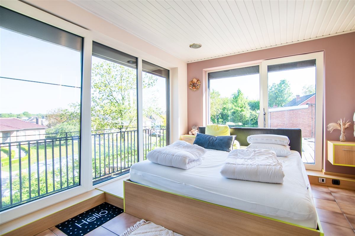 Ruime gezinswoning met naastgelegen grond.