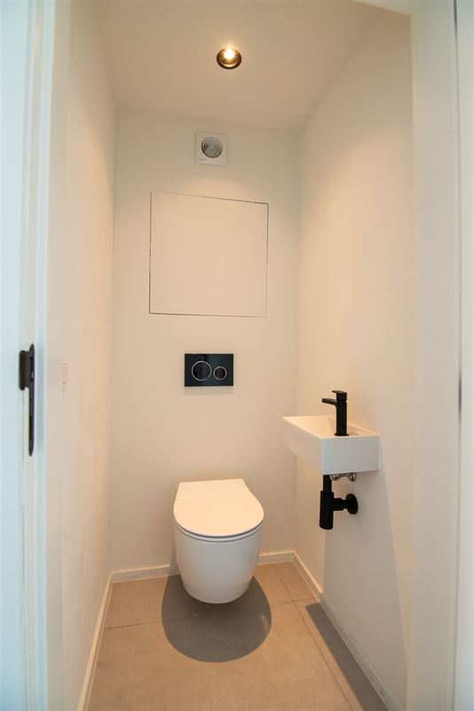 Stijlvol gerenoveerde villa met zuid-gerichte tuin